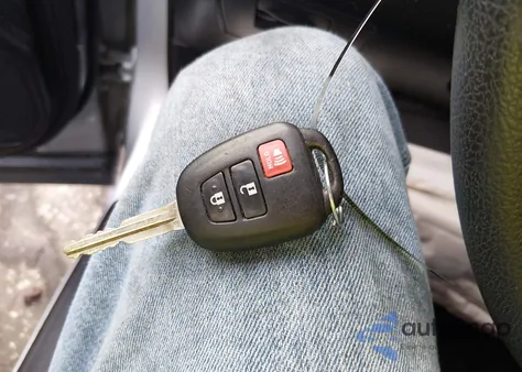 2019 Toyota Highlander Le z USA, uszkodzony, nr VIN 5TDBZRFH8KS736541